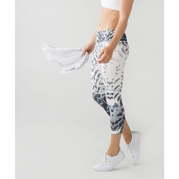 Lululemon Wunder Under Crop II Pretty Plume Angel Wing Black Size 4 Style W6C96S - Picture 1 of 9